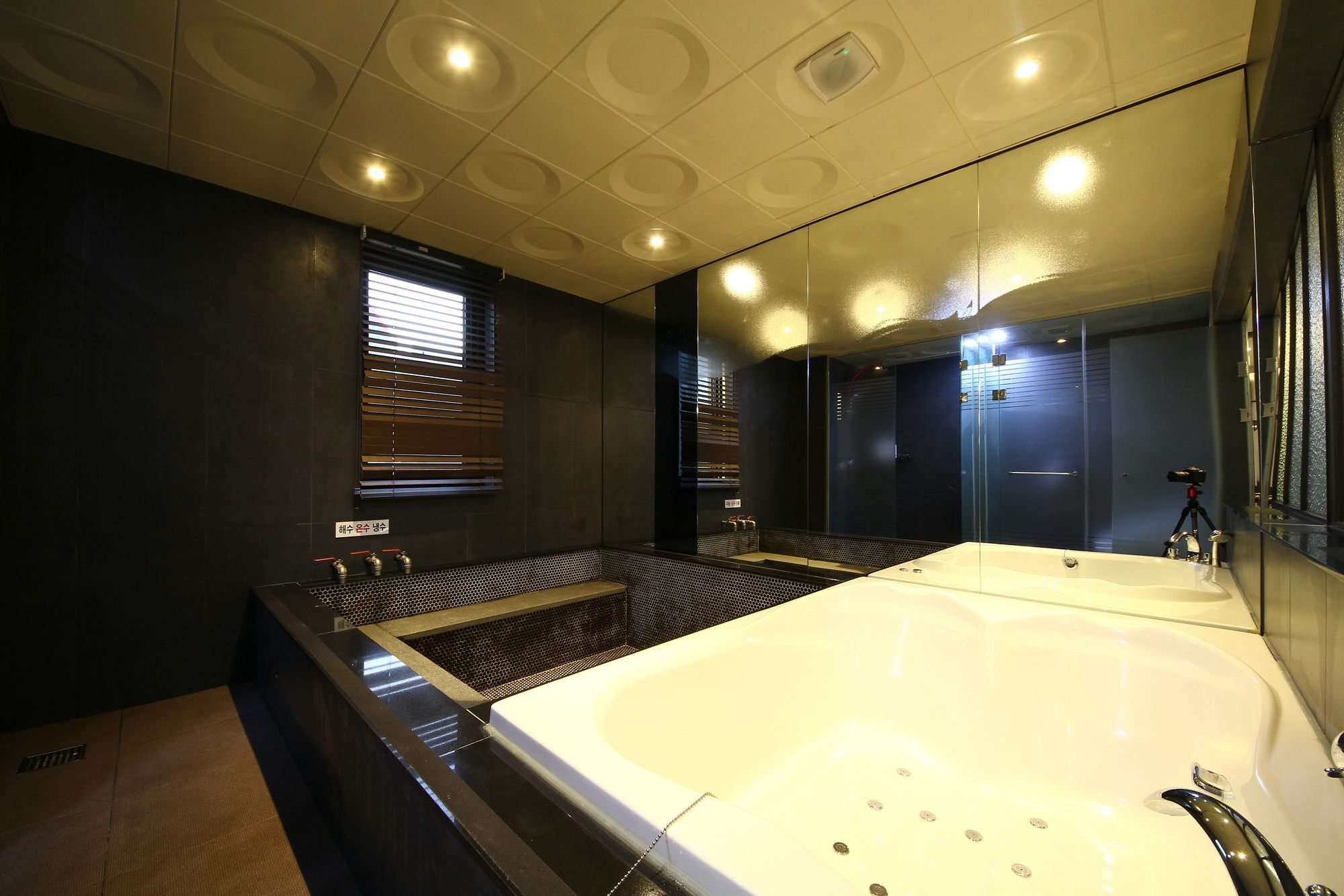 Habibi Hotel Инчон Экстерьер фото